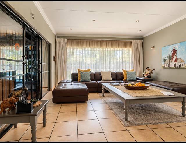 4 BEDROOM HOUSE FOR SALE IN THREE RIVERS EAST